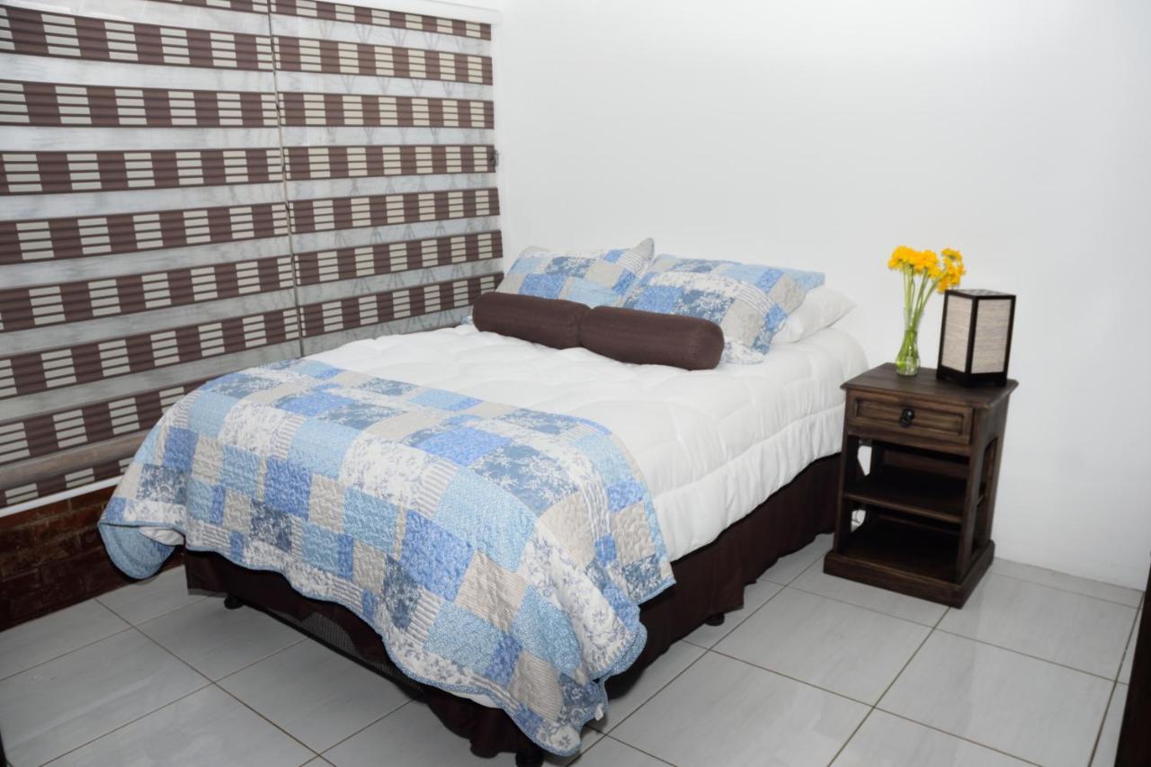 Oh Espana! Bed & Breakfast Guatemala City Bagian luar foto