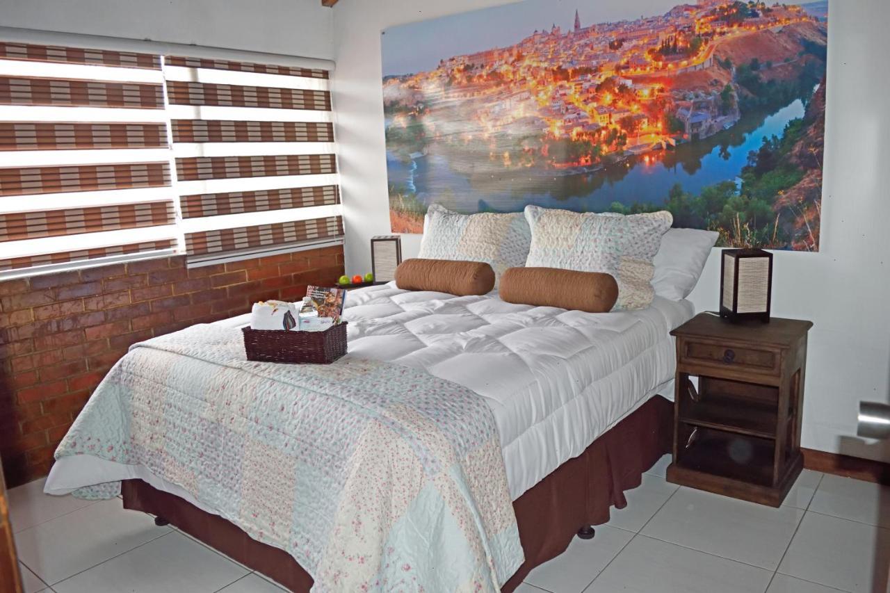 Oh Espana! Bed & Breakfast Guatemala City Bagian luar foto