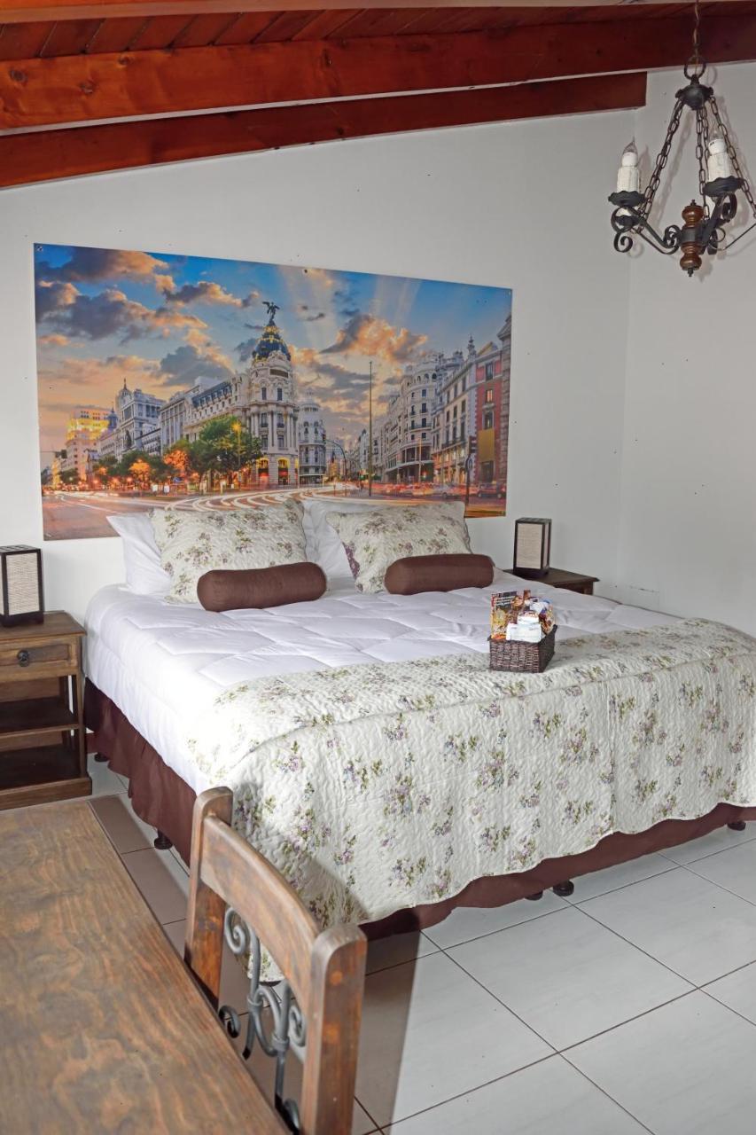 Oh Espana! Bed & Breakfast Guatemala City Bagian luar foto