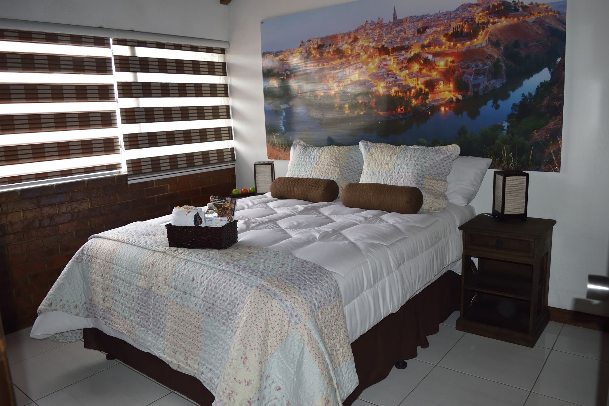 Oh Espana! Bed & Breakfast Guatemala City Bagian luar foto