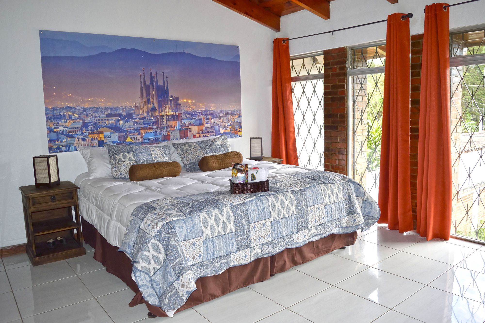 Oh Espana! Bed & Breakfast Guatemala City Bagian luar foto